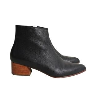 HUMA BLANCO BLACK BOOTIES SIZE 38 Made in Peru